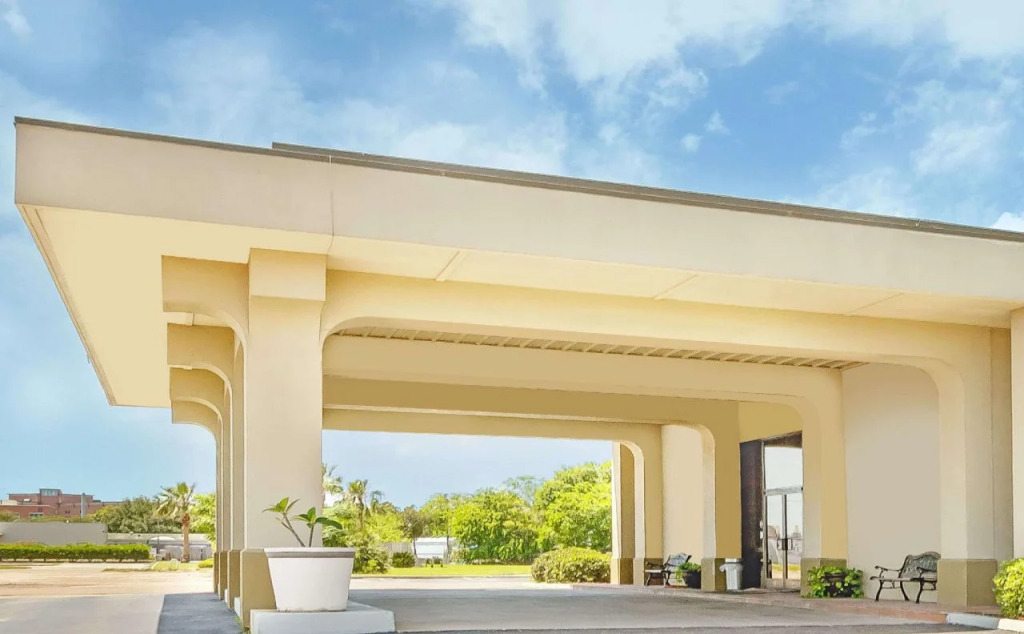 Days Inn by Wyndham Victoria TX East