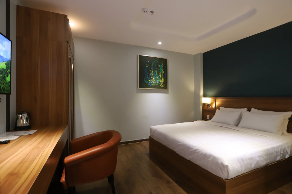 Lanura Apartments and Hotel