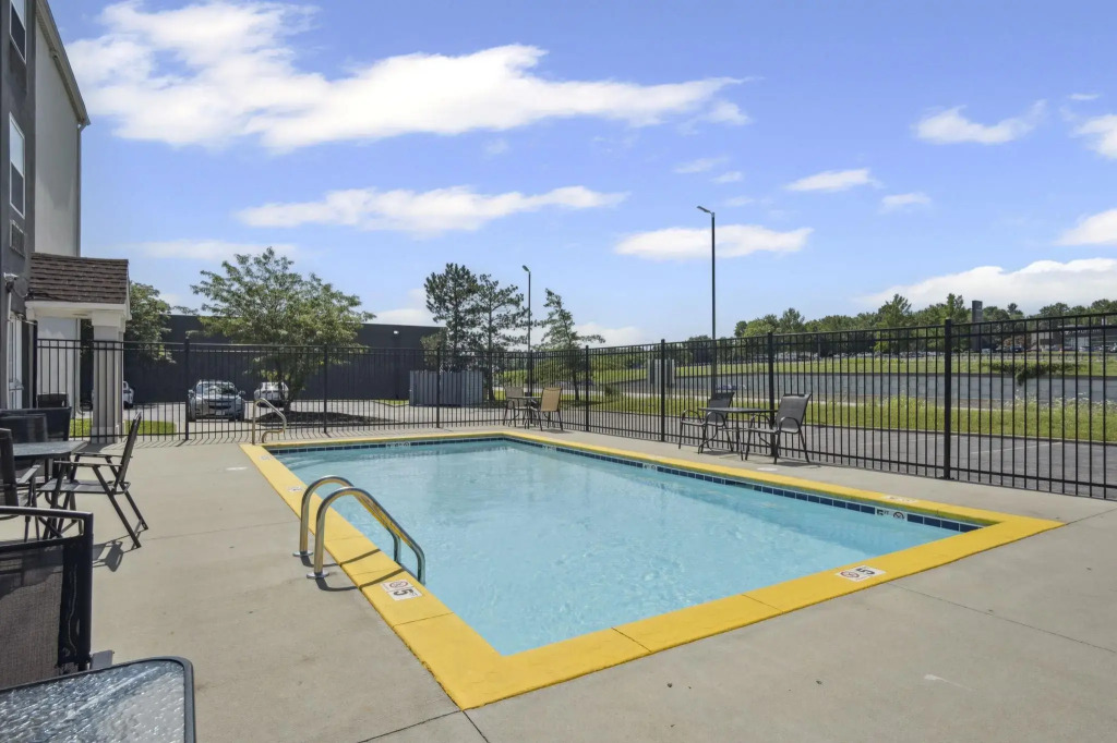 Sonesta Essential Hotels & Suites Kansas City Blue Springs