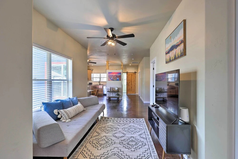 Modern Retreat: 3 Blocks to Dtwn Williams + Rte 66