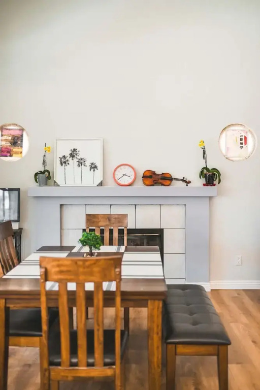 Stylish Home w Full Kitchen Garage Backyard