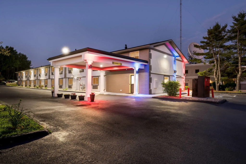 Super 8 by Wyndham Lewiston Auburn Area