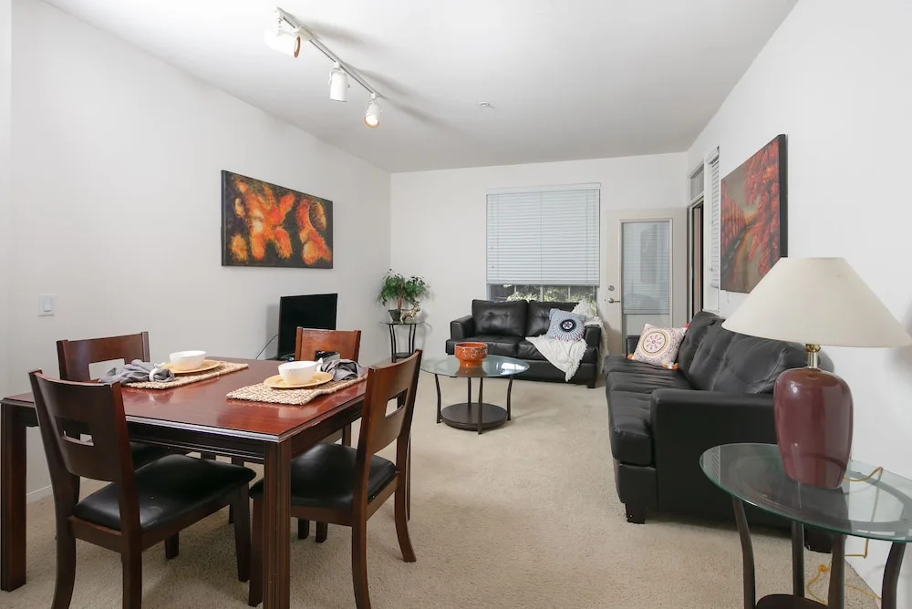 Irvine Comfort Collection 2 bed & 2 Bath