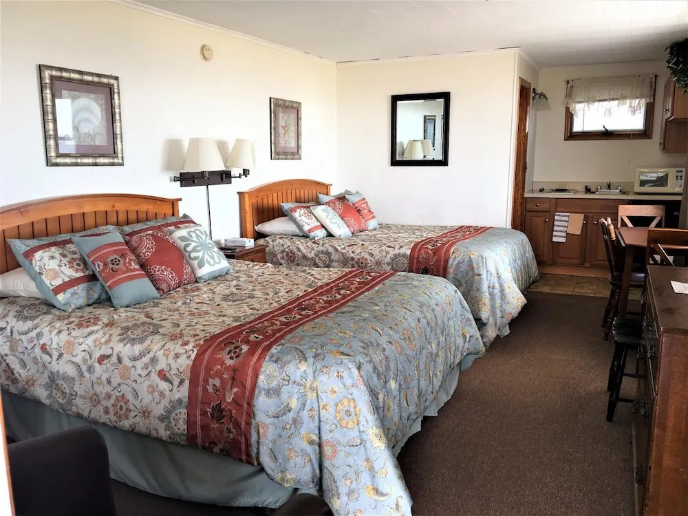 Sandpiper Beachfront Motel