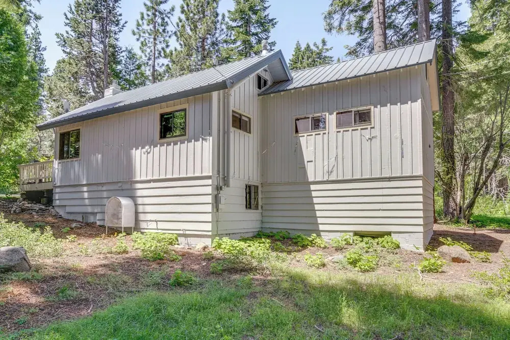 < 2 Blocks to Lake Tahoe: Family Home Near Skiing