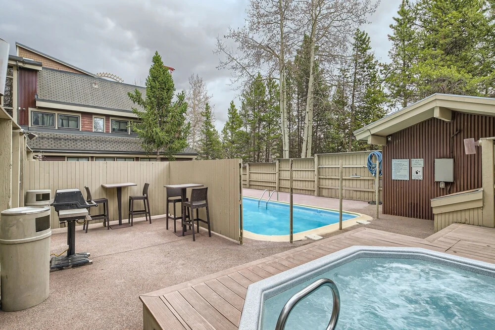 Ski Hill 32 by RedAwning