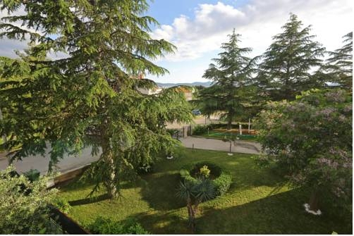 Apartments and Rooms Anika