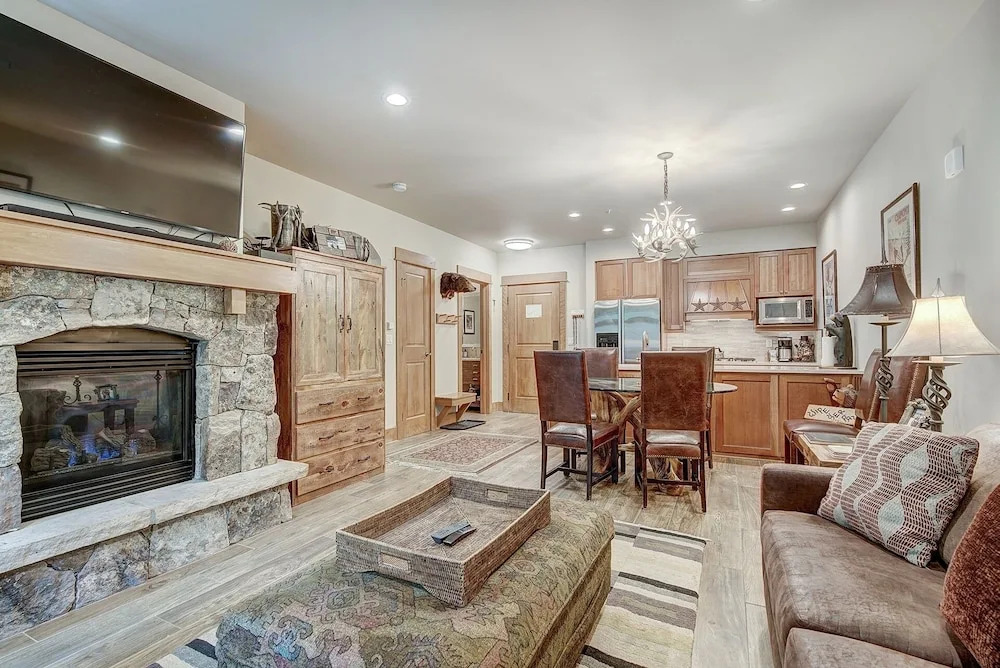 Luxury 1-Bedroom Ski-In Out Condo with Slopeside Heated Pool, No cleaning Fee 1 Condo by RedAwning