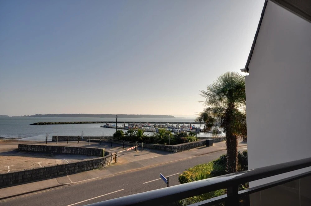 Blue Swell in Poole With 3 Bedrooms and 3 Bathrooms