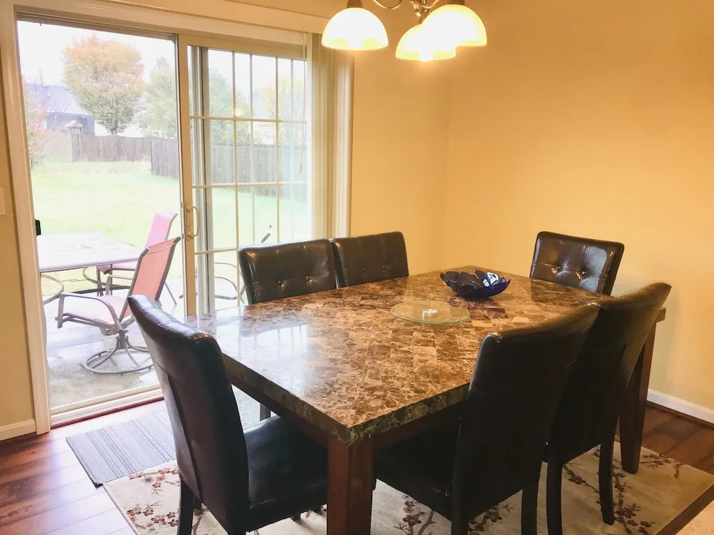 Spacious 3 BR Ranch House W Patio Yard in a Quiet Suburb