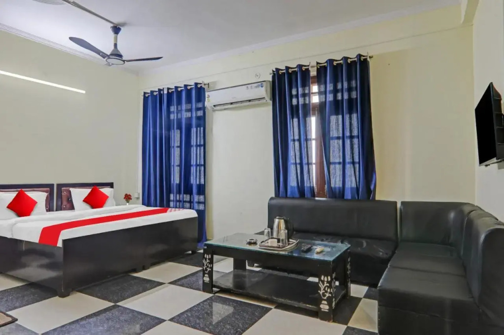OYO Flagship 80680 Hotel Harsh Inn