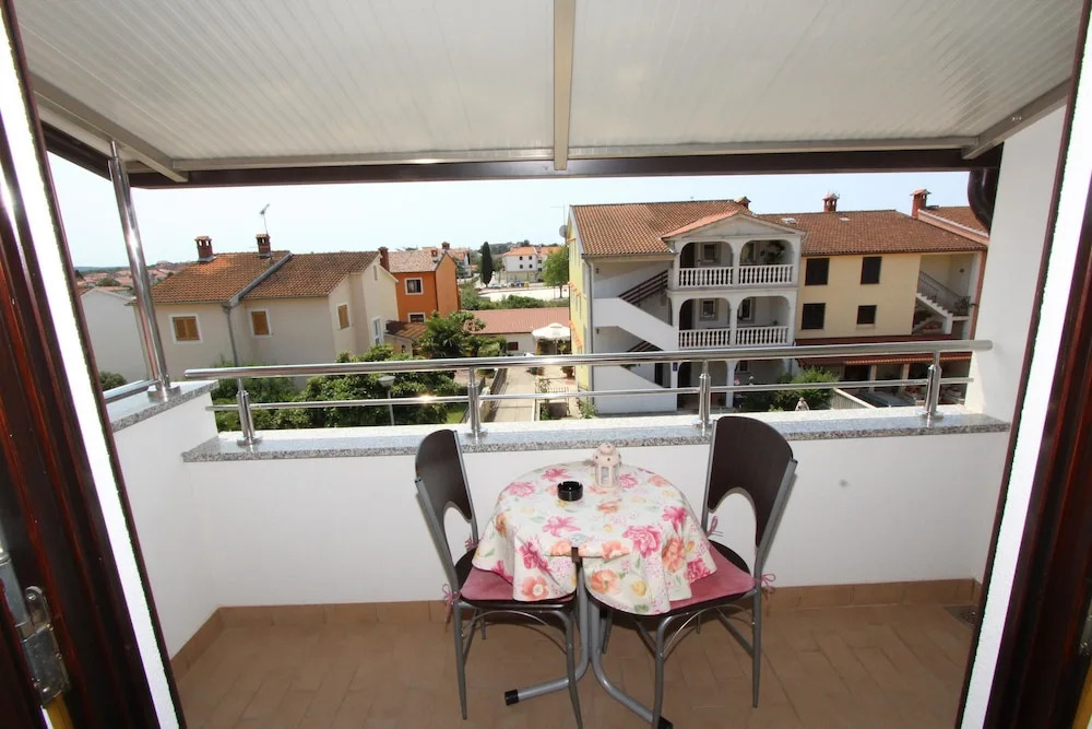 Room and Apartment Lea