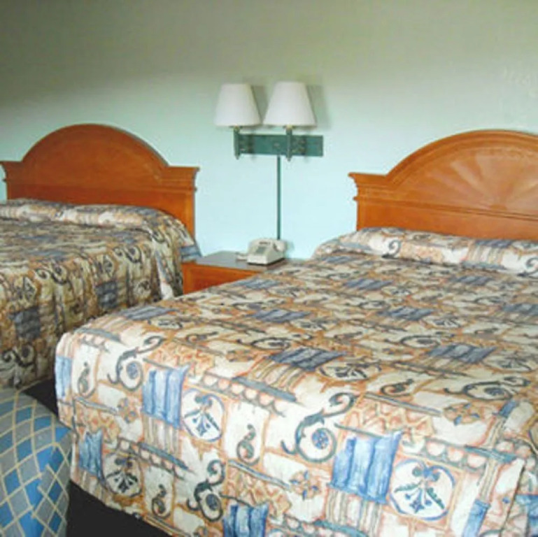 Whispering Pines Motel