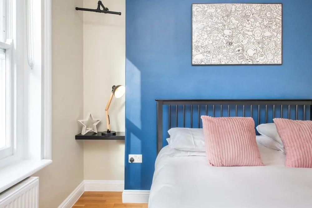 So Glamourous Pad - Fitzrovia - by Frankie Says