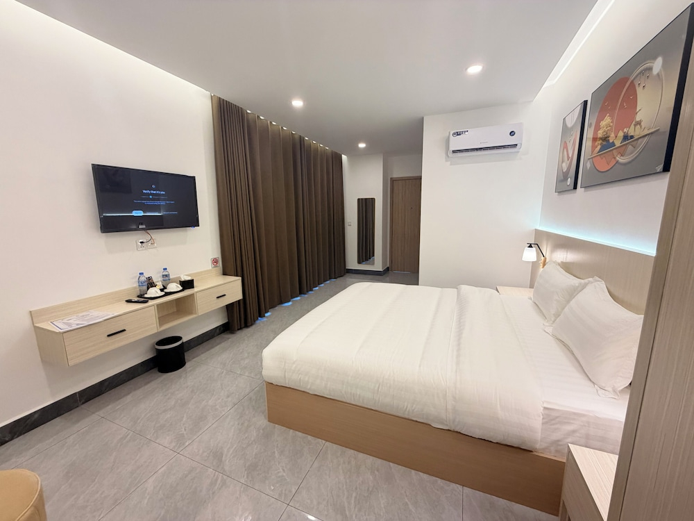 The Sky Plus Hotel