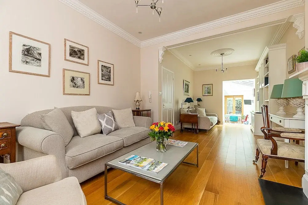 JOIVY Stunning 3 bed House Close to Westfield