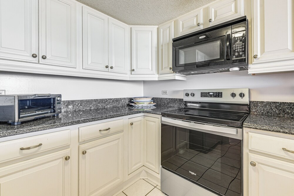 Oceanfront Resort Condo w/ Pools in Myrtle Beach
