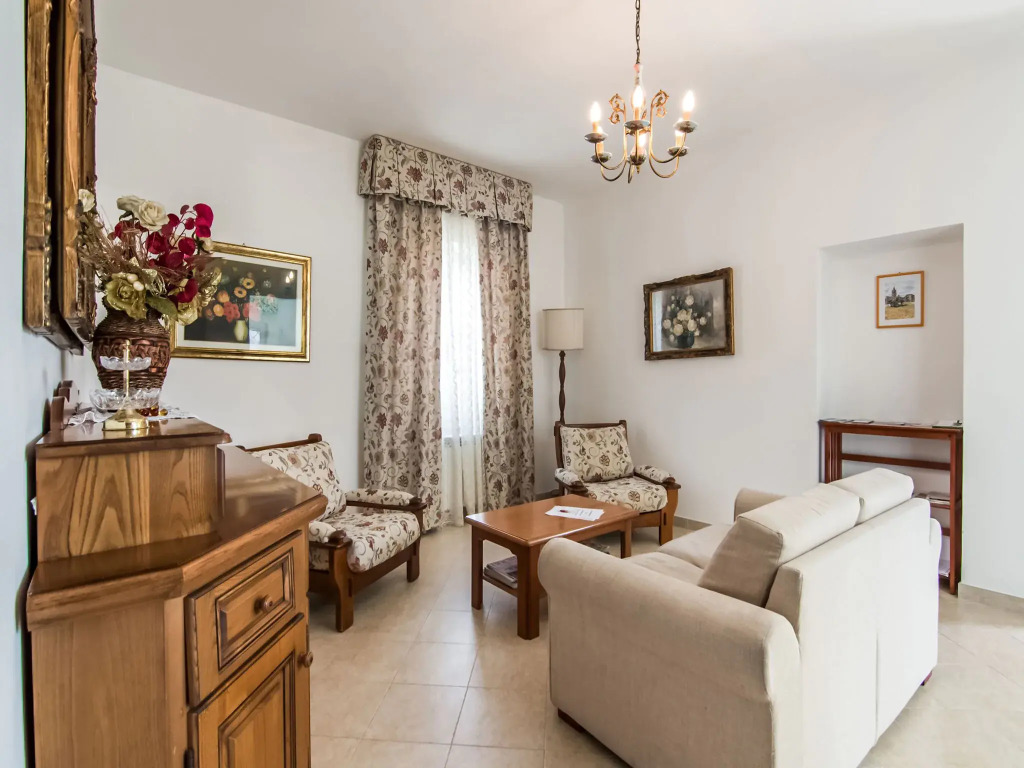 Beautiful holiday home in Montedinove with shared pool
