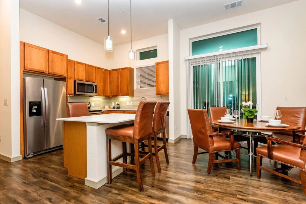 Huge Condo Great Price I Downtown Houston