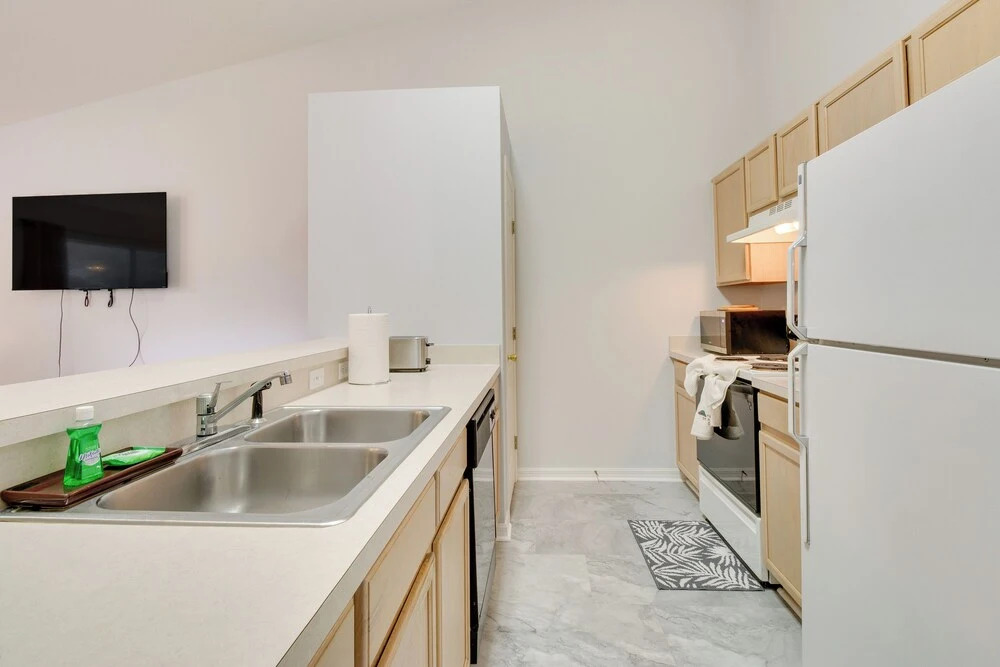 20 Mi to Disney: Condo w/ Pool Access in Clermont!