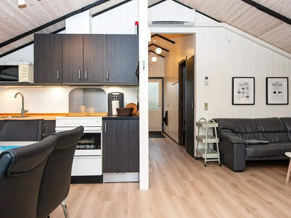 6 person holiday home in Oksbøl-By Traum