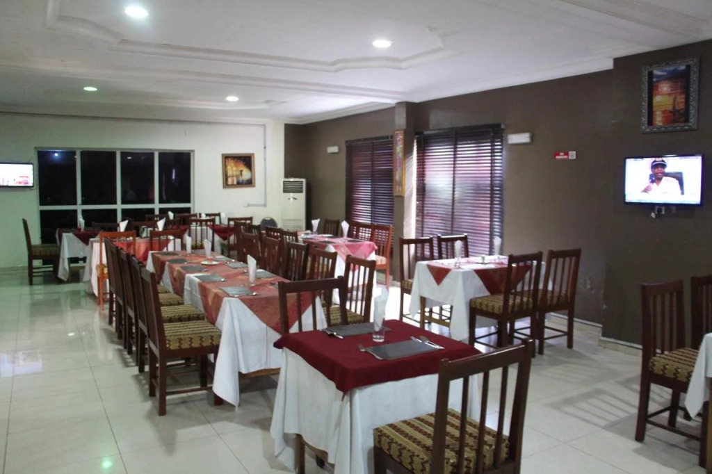 Reverton Hotel