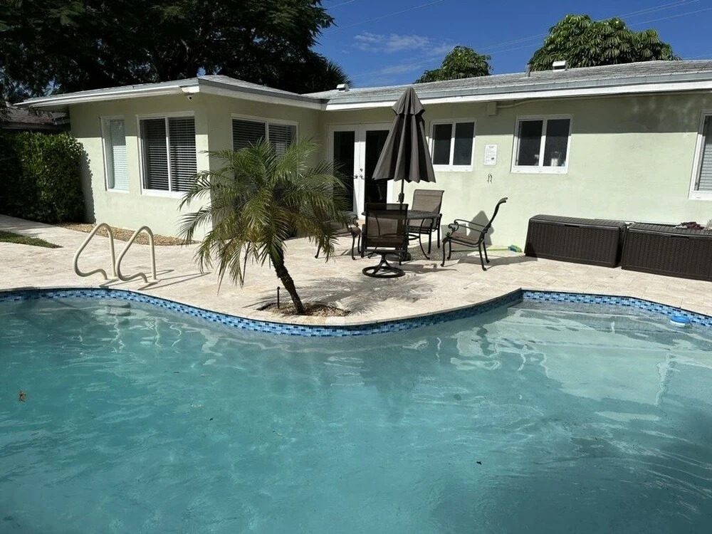 Just A 3.5 Mile Drive To Lauderdale By The Sea 4 Bedroom Home by Redawning