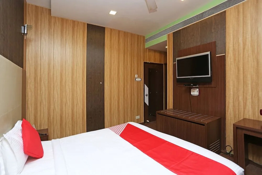OYO 10690 Florence Hotel