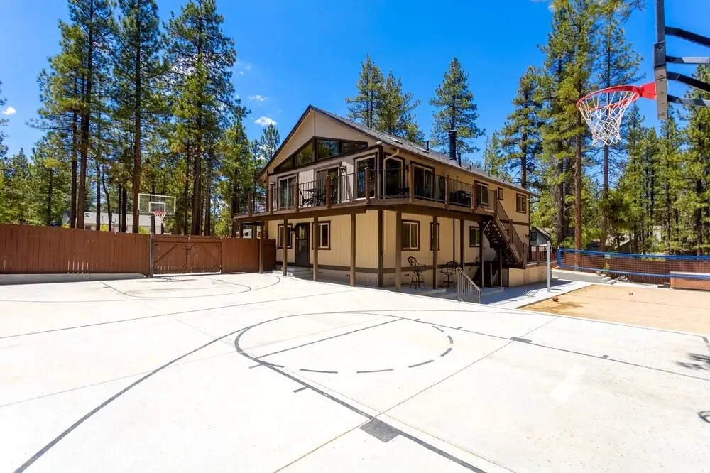 29 - Silver Fox Resort 6 Bedroom Home by Redawning