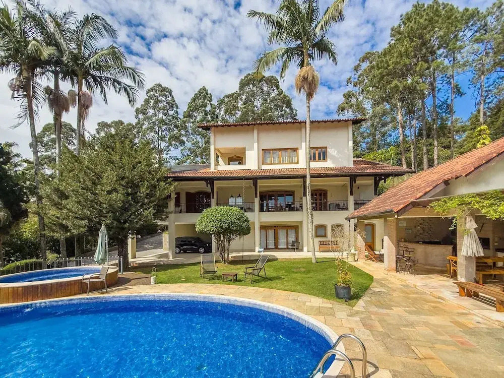 Casa de alto padrão com lazer completo na Granja Viana