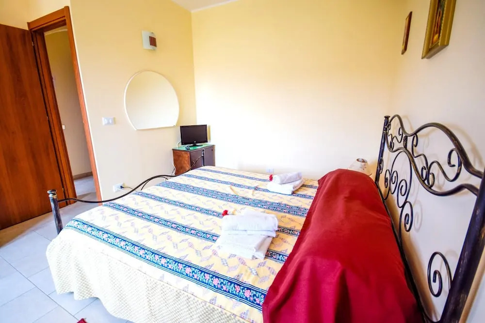 Villa With 6 Bedrooms in Enna, With Wonderful Lake View, Private Pool, Enclosed Garden - 78 km From the Beach