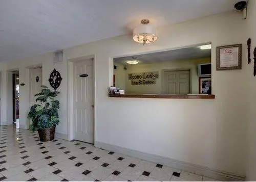 Econo Lodge Inn & Suites