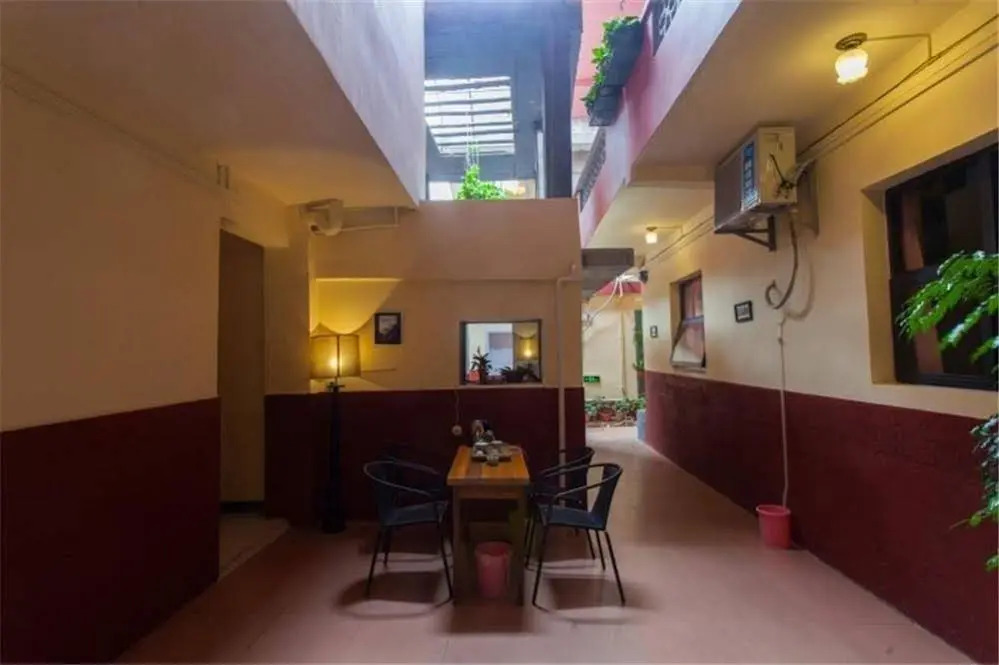No. 16 West Lane Inn Guilin