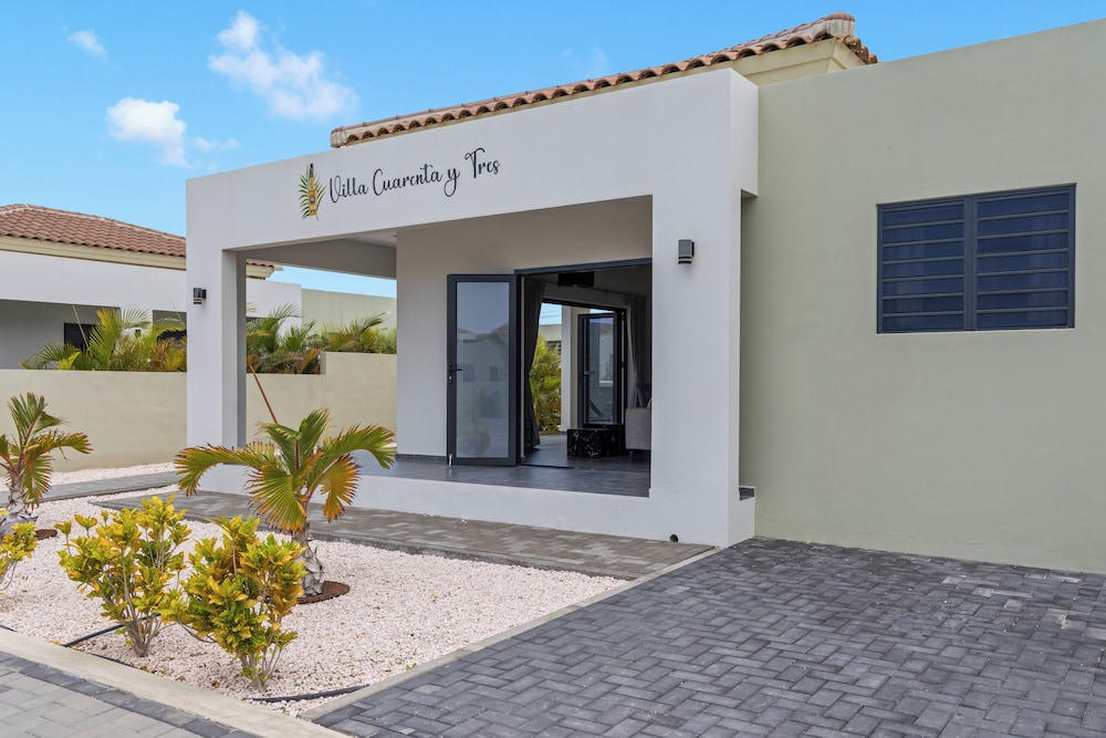 Villa Cuarenta-Y-Tres, Mambo Beach, Jacuzzi