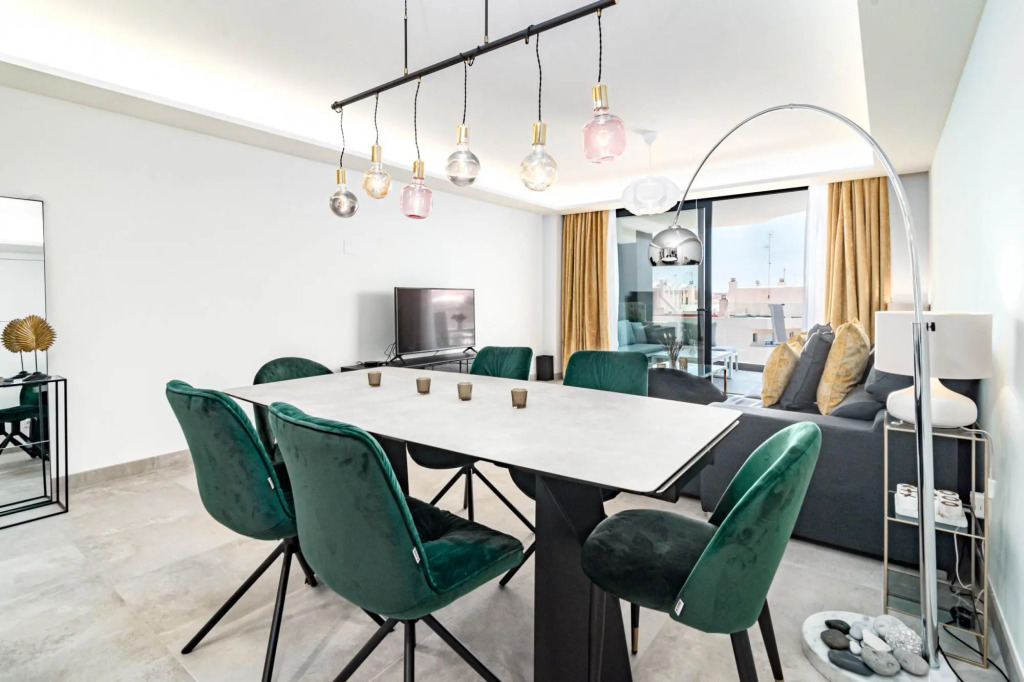 Inf4.5p- Modern 3 bed City Apartment Next to Beach