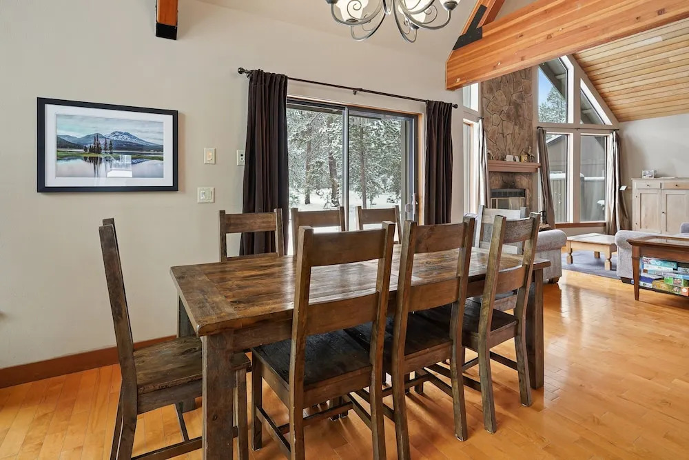 8 Mt Baker Home with Hot Tub by RedAwning