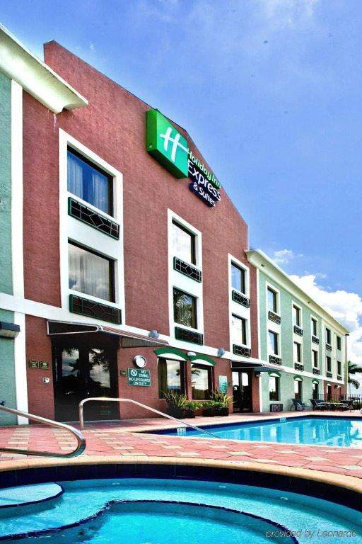 Holiday Inn Express Hotel & Suites Clewiston by IHG