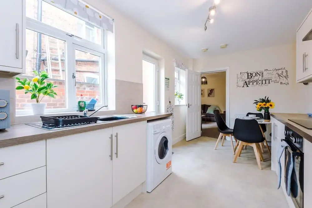 Modern Apartment Perfect for Business Sleeps 4
