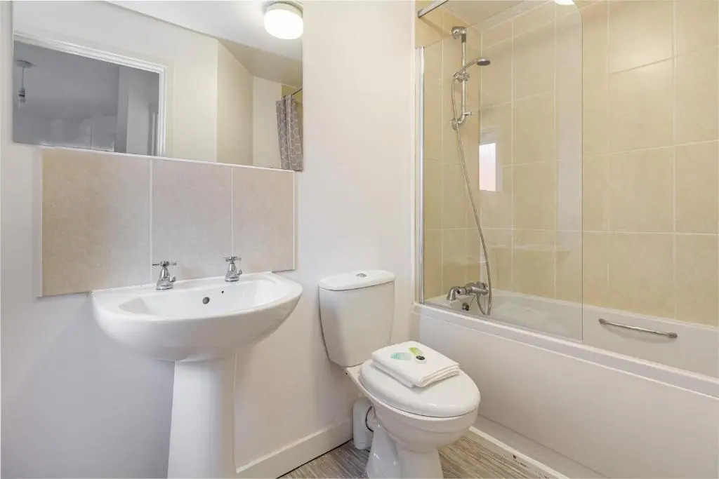 Liberty House - Perfect for Contractors - 2 Off-Road Parking Spaces