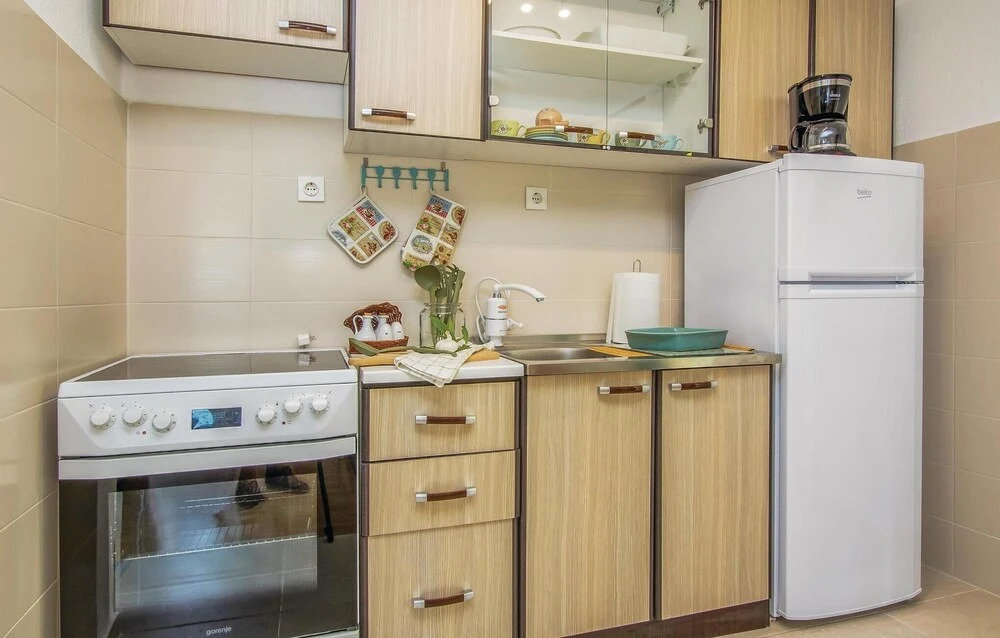 Amazing Apartment in Splitska With 3 Bedrooms and Wifi