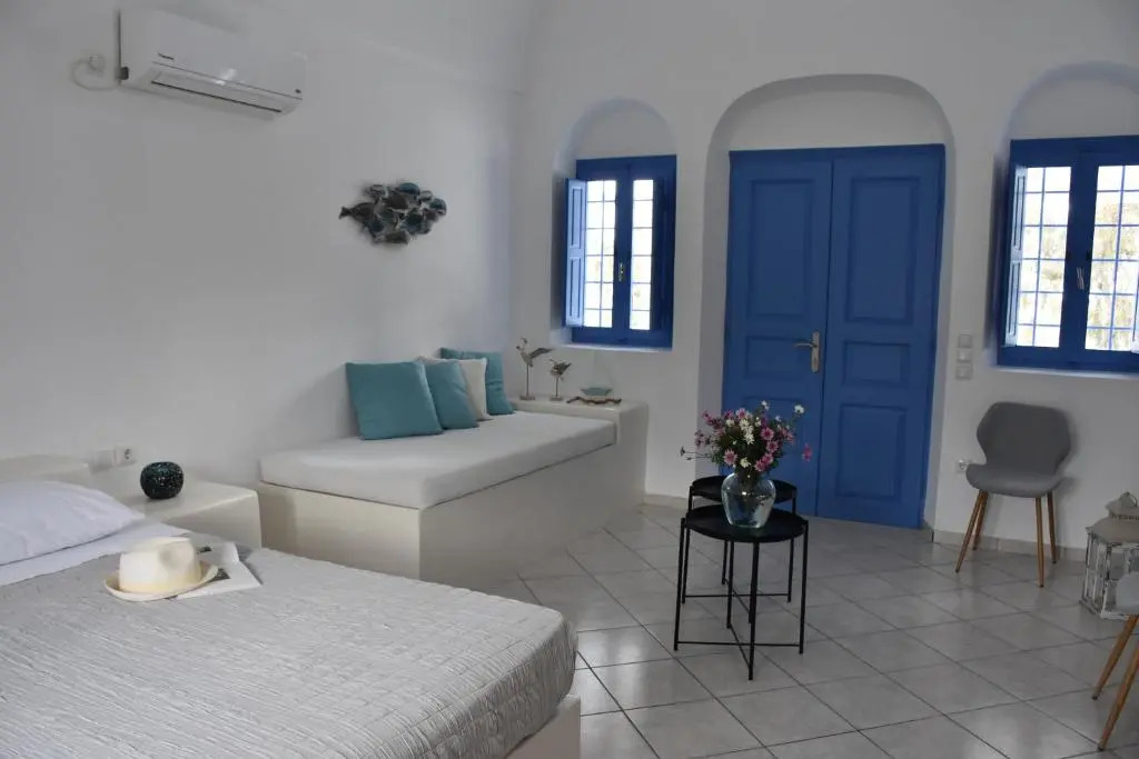 Spacious veranda, house for 3, in the village.