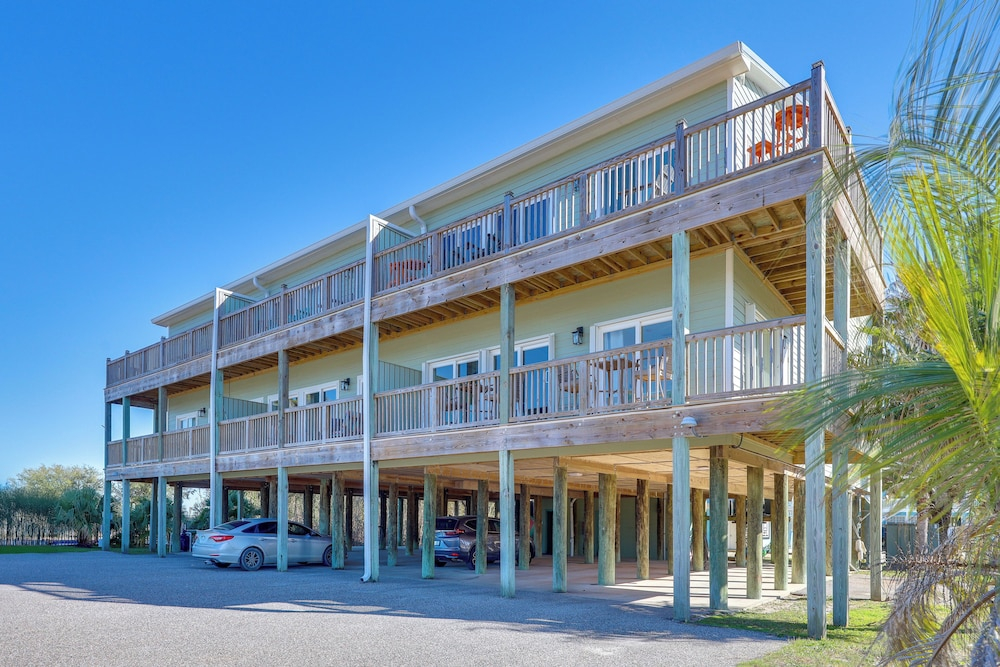 Boat, Swim, Walk to Beach! Dauphin Island Retreat
