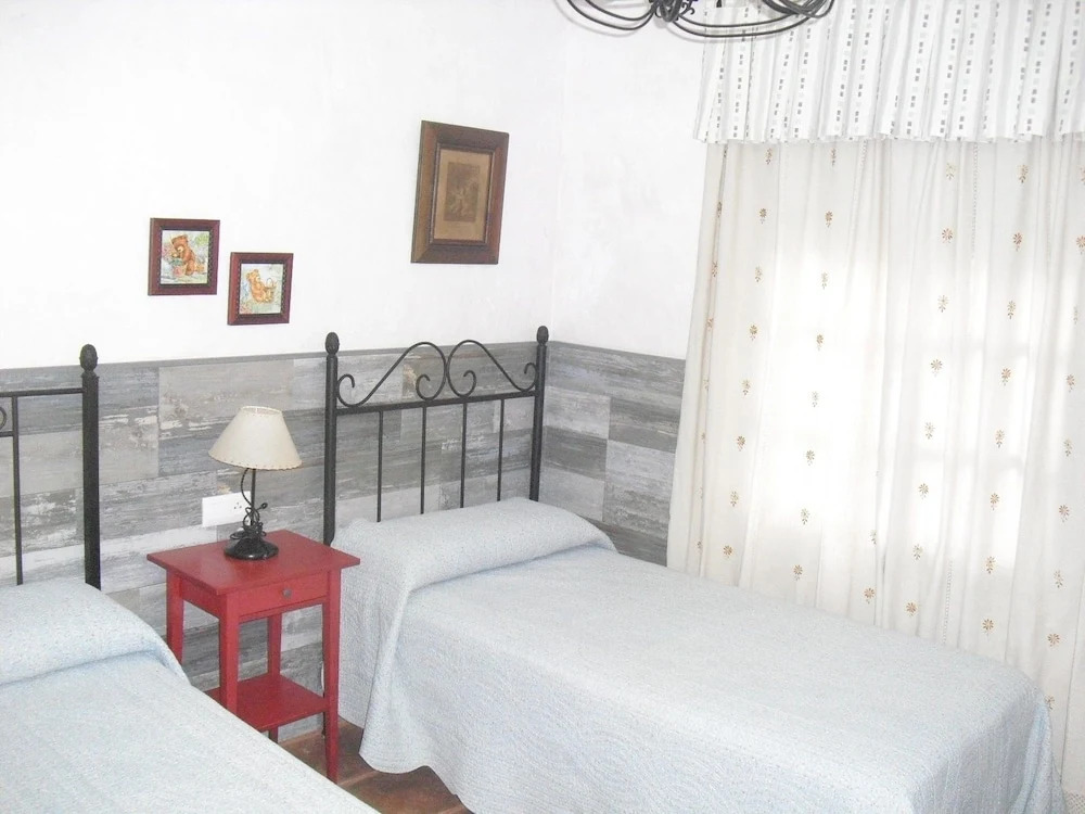 Cadiz 101737 3 Bedroom Holiday home By Mo Rentals
