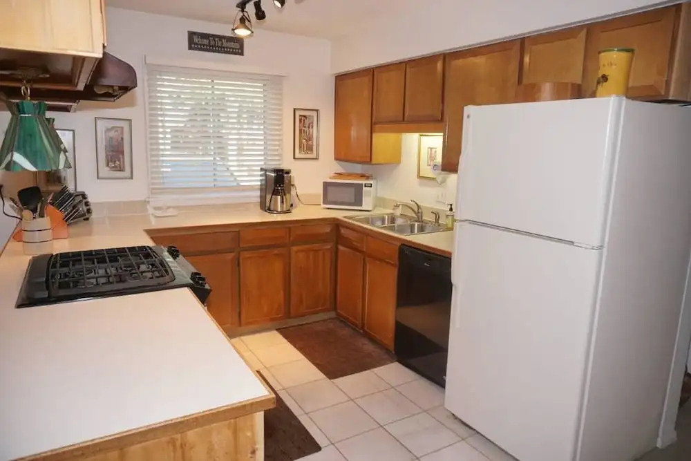 100 Dean St E #1A (203032-4273) - 2 Br Condo