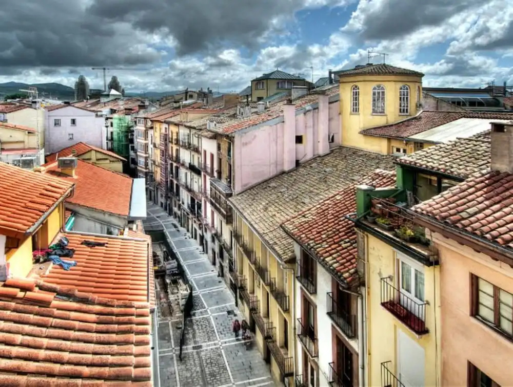 Pamplona 100489 3 Bedroom Apartment by Mo Rentals
