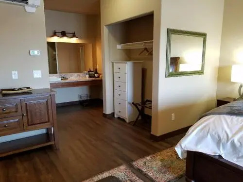 Zillah Lakes Inn