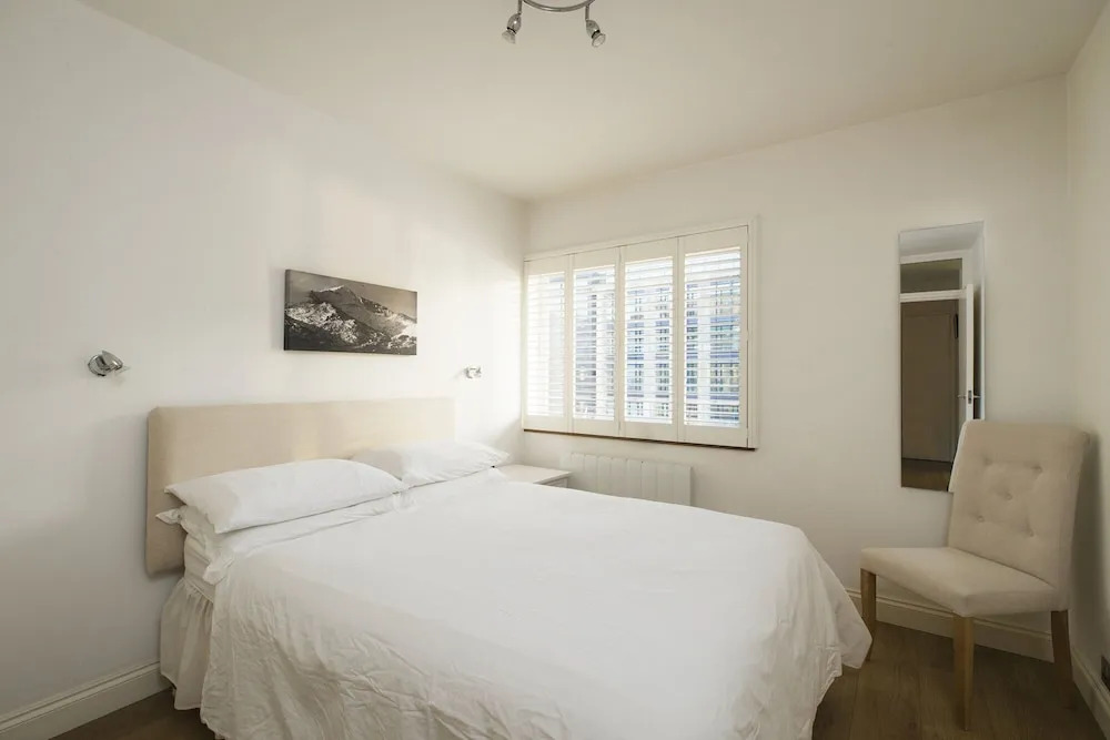 Sublime 1 bed flat with Thames view