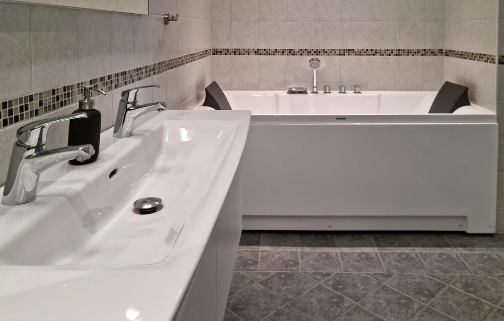 5 Bedroom Amazing Home In Spangereid