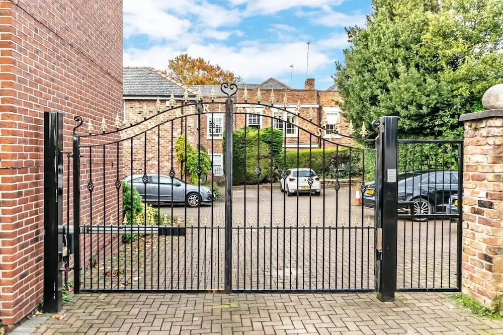 Boutique City Escape with Parking Walk Everywhere