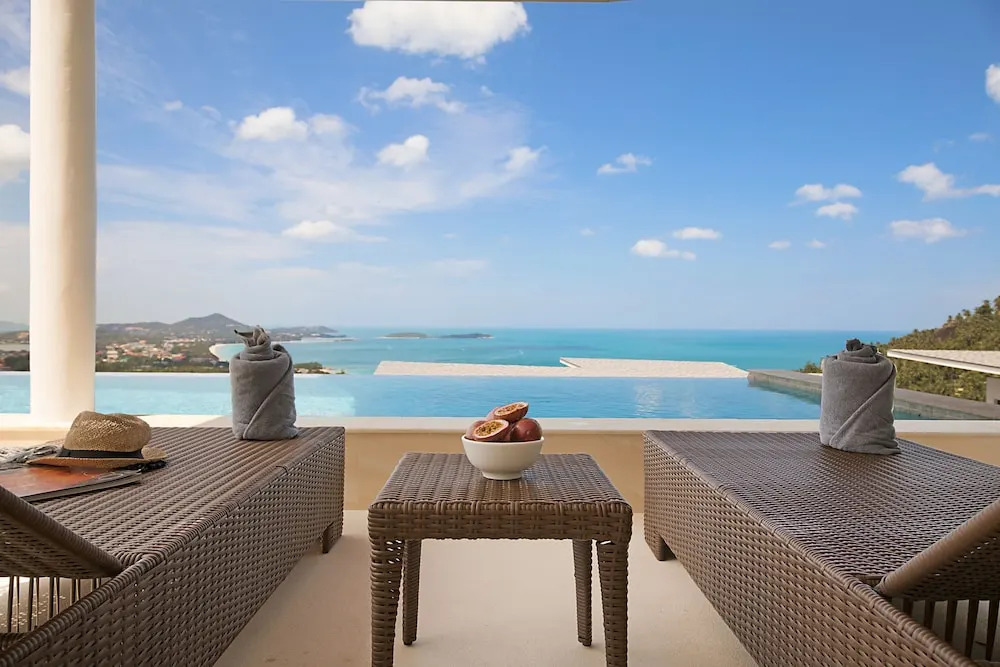 4BR-Luxurious Private Pool Villa Oasis